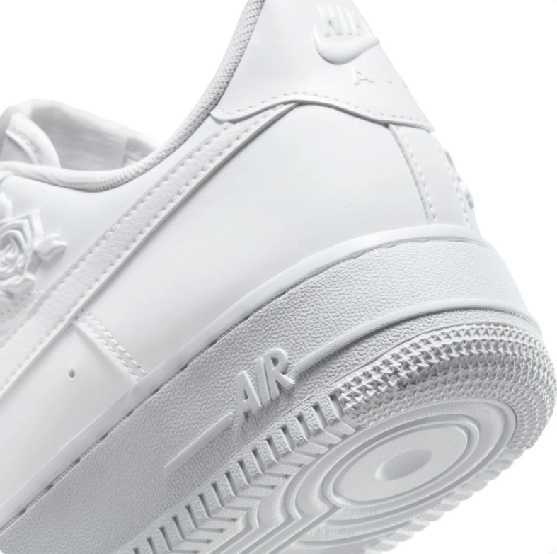 Nike Low-Top Sneakers - White with Red Swoosh