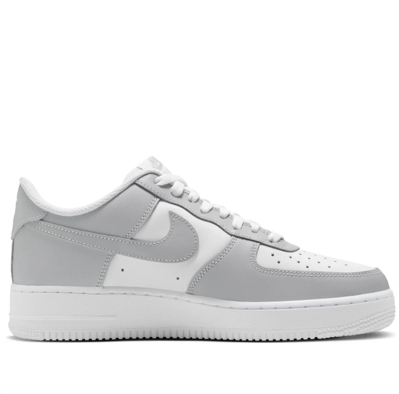 Nike Low-Top Sneakers - Light Gray & White
