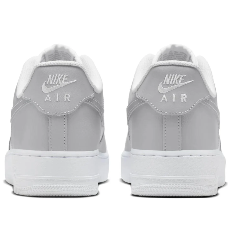 Nike Low-Top Sneakers - Light Gray & White