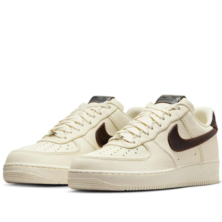 Nike Low-Top Sneakers - Cream White with Dark Brown Swoosh